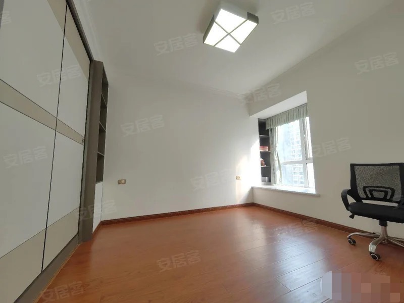 189，捡漏，房东亏本出售，和合国际，精装小三房，好楼层，老证，南北通透，配套成熟