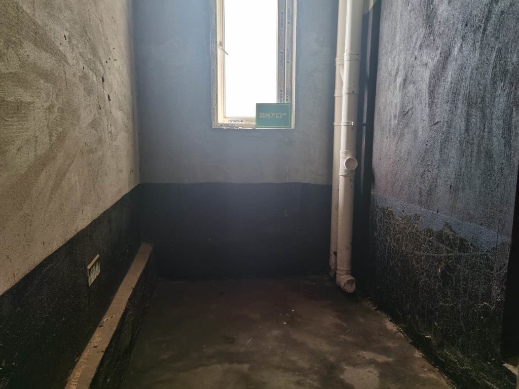 二中旁清华园毛坯大三房楼层很好采光视野通透想要毛坯好楼层的可以过来看看