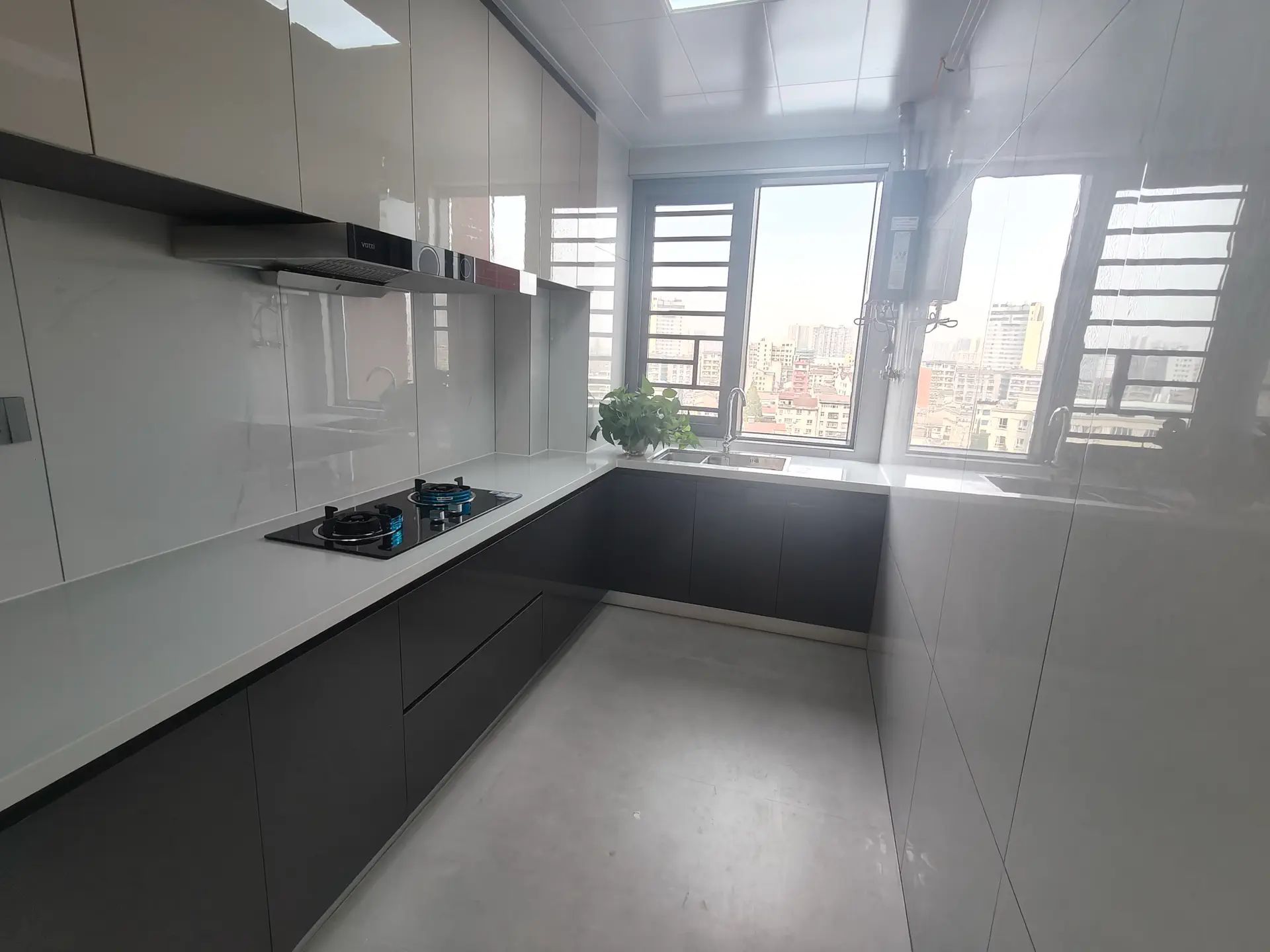 捡漏，城南，福星城，电‮好梯‬楼层，精装三房，证‬满二，急售