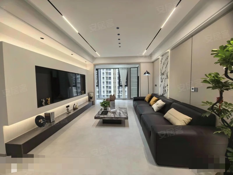 风和日丽，全新精装大4房，拎包入住，证满二，5楼，看中可谈