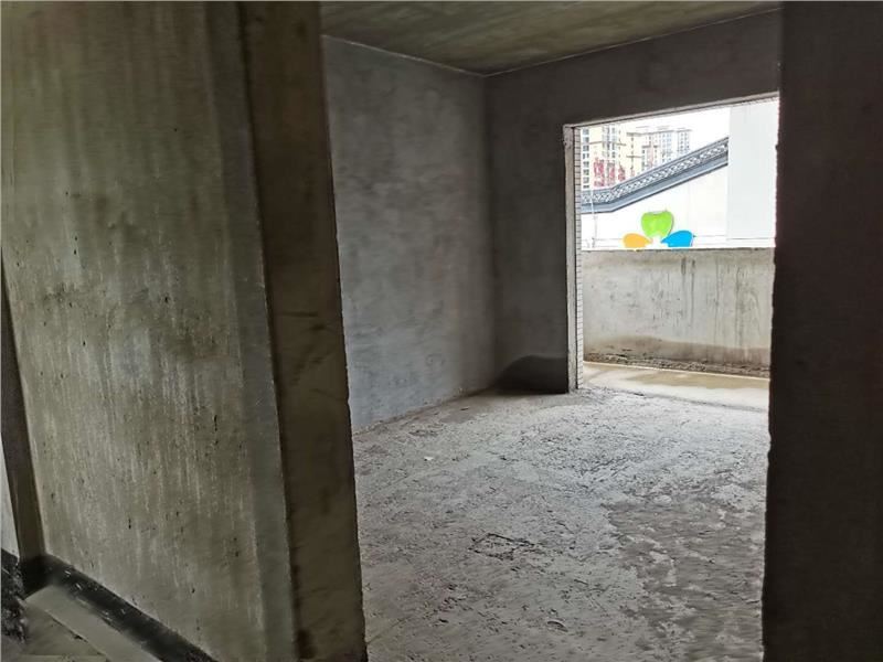 城南城市丽景的毛坯大三房电梯好楼层交通生活都便利