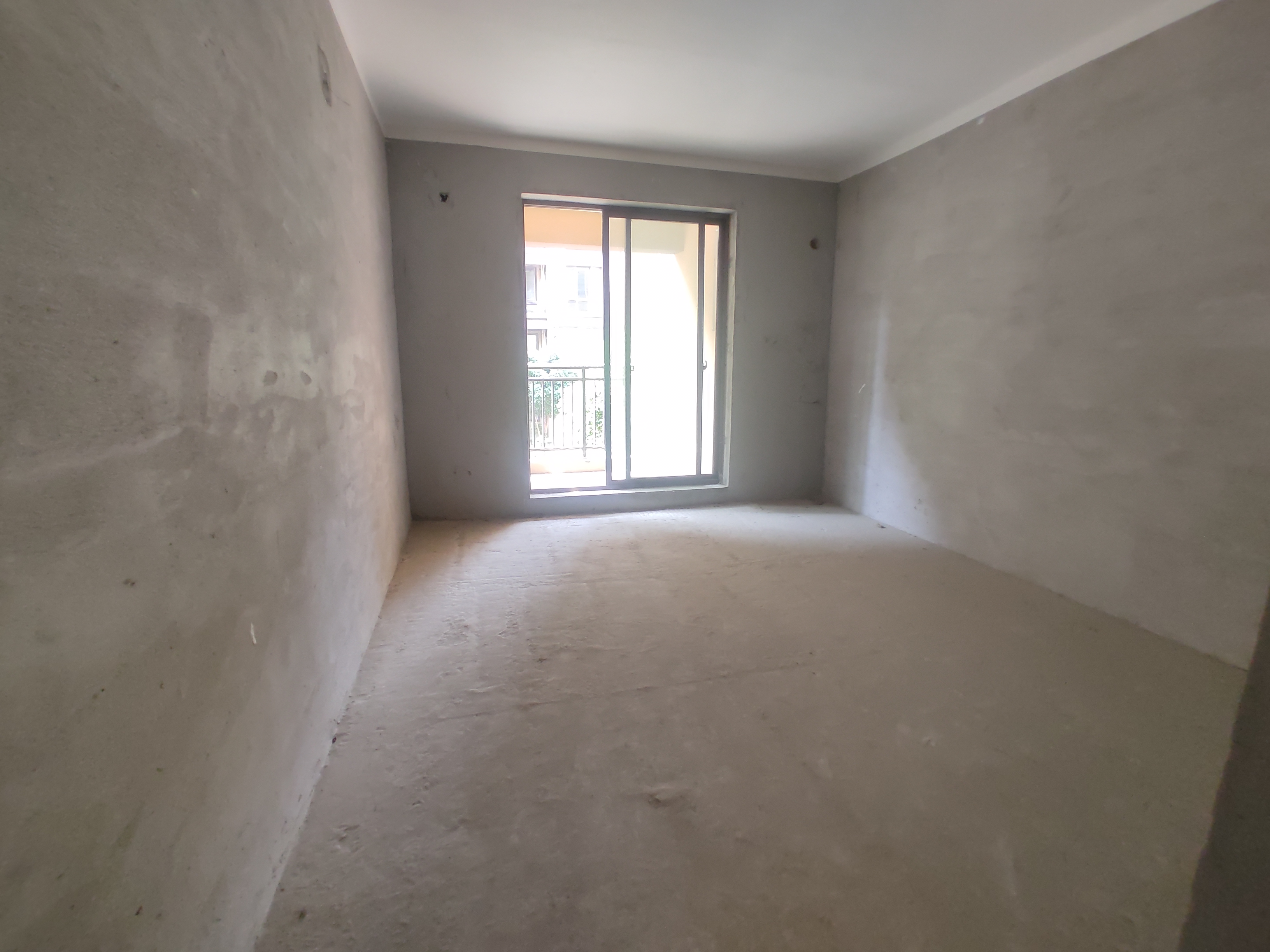 绿地香格里拉电梯复式带院子.小区环境优美.证件满二.看房方便