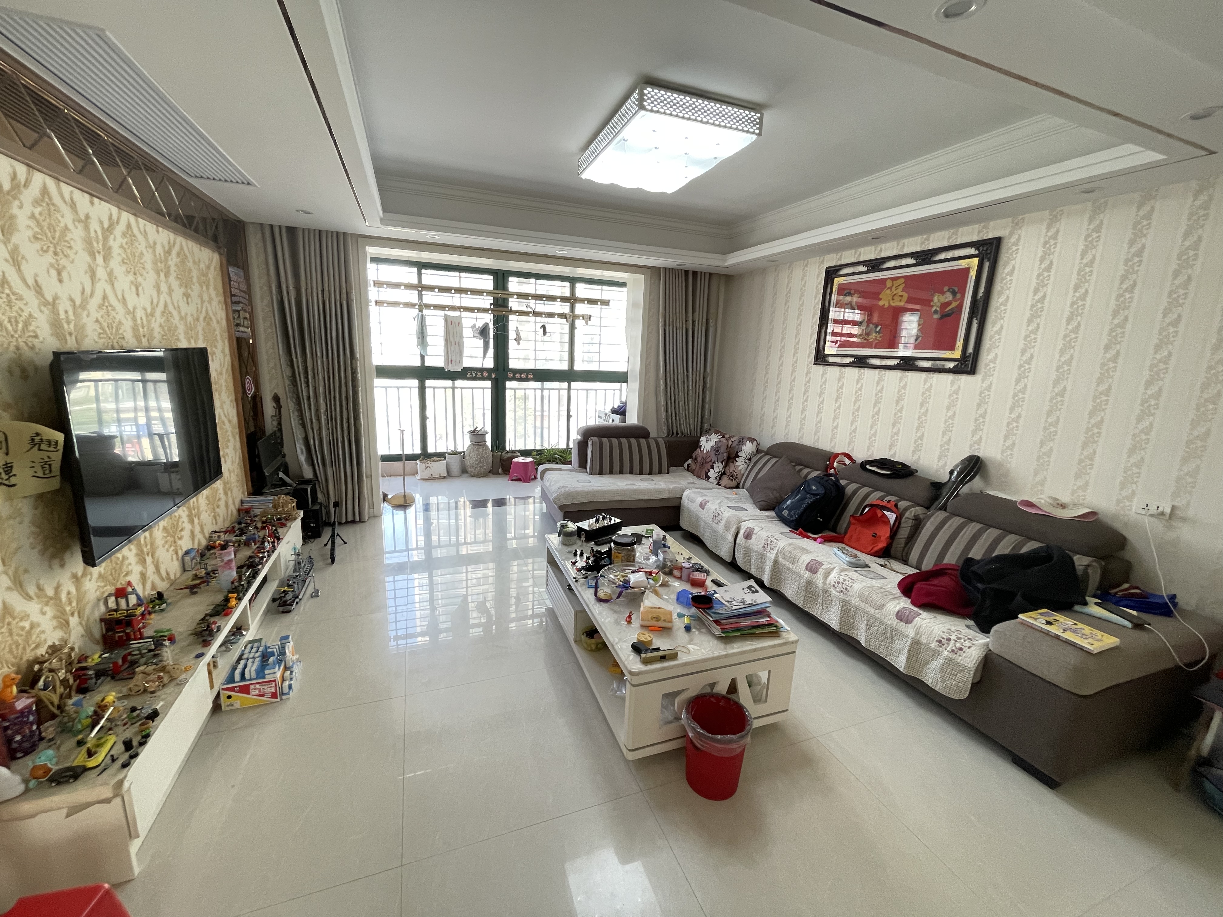 新城一号四房带装修老证双阳台大户型下楼就是操场