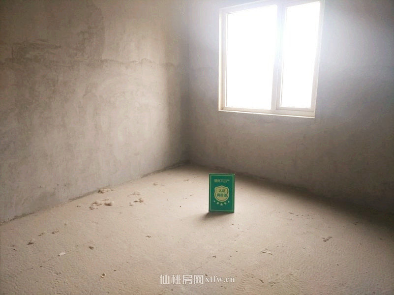 世纪雅苑毛坯大三房南北通透户型方正，采光和视野都是非常到位的，一个字好