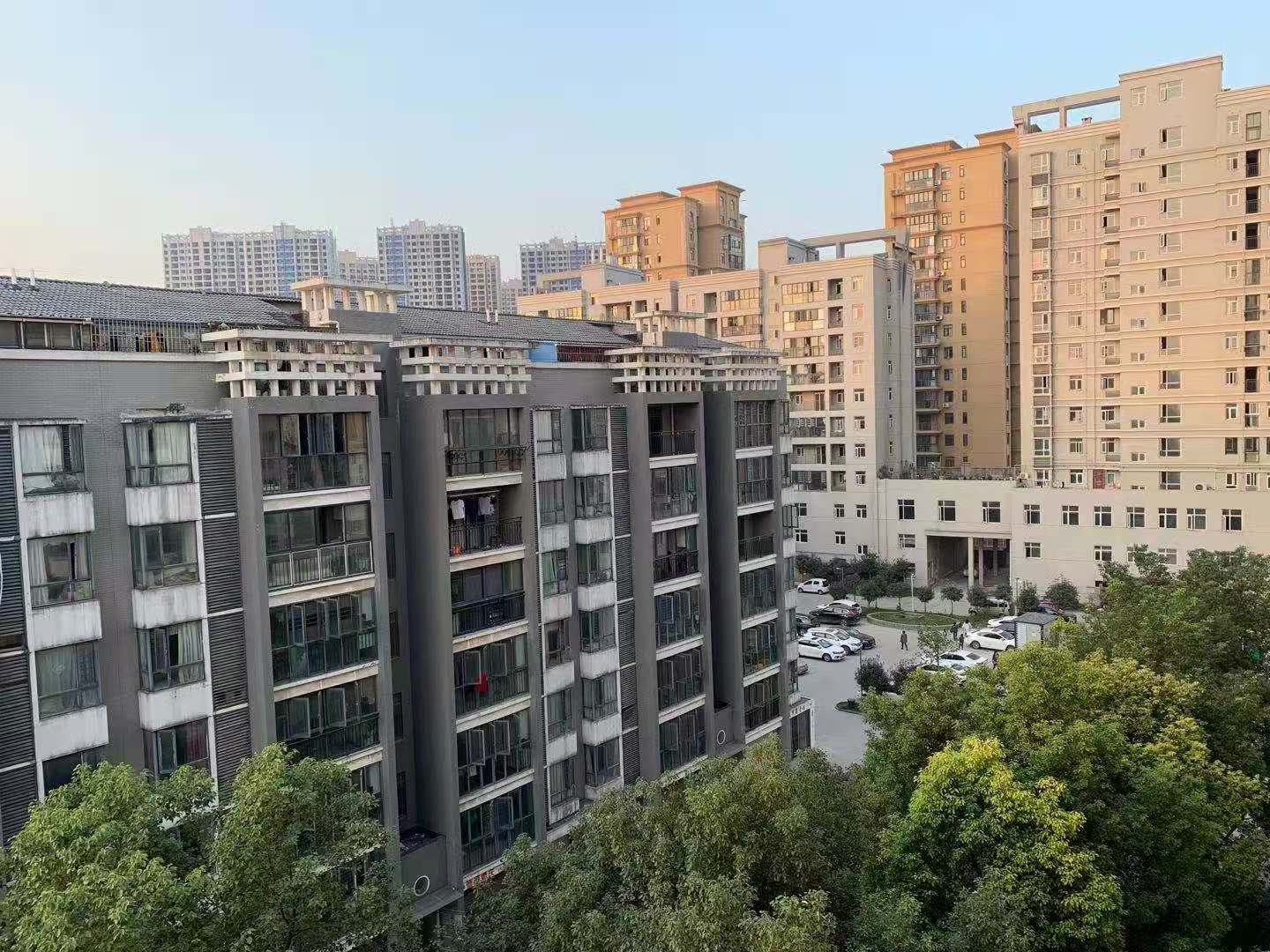 职院对面新城华府毛坯三房  诚意出售  单价5千 有证放心