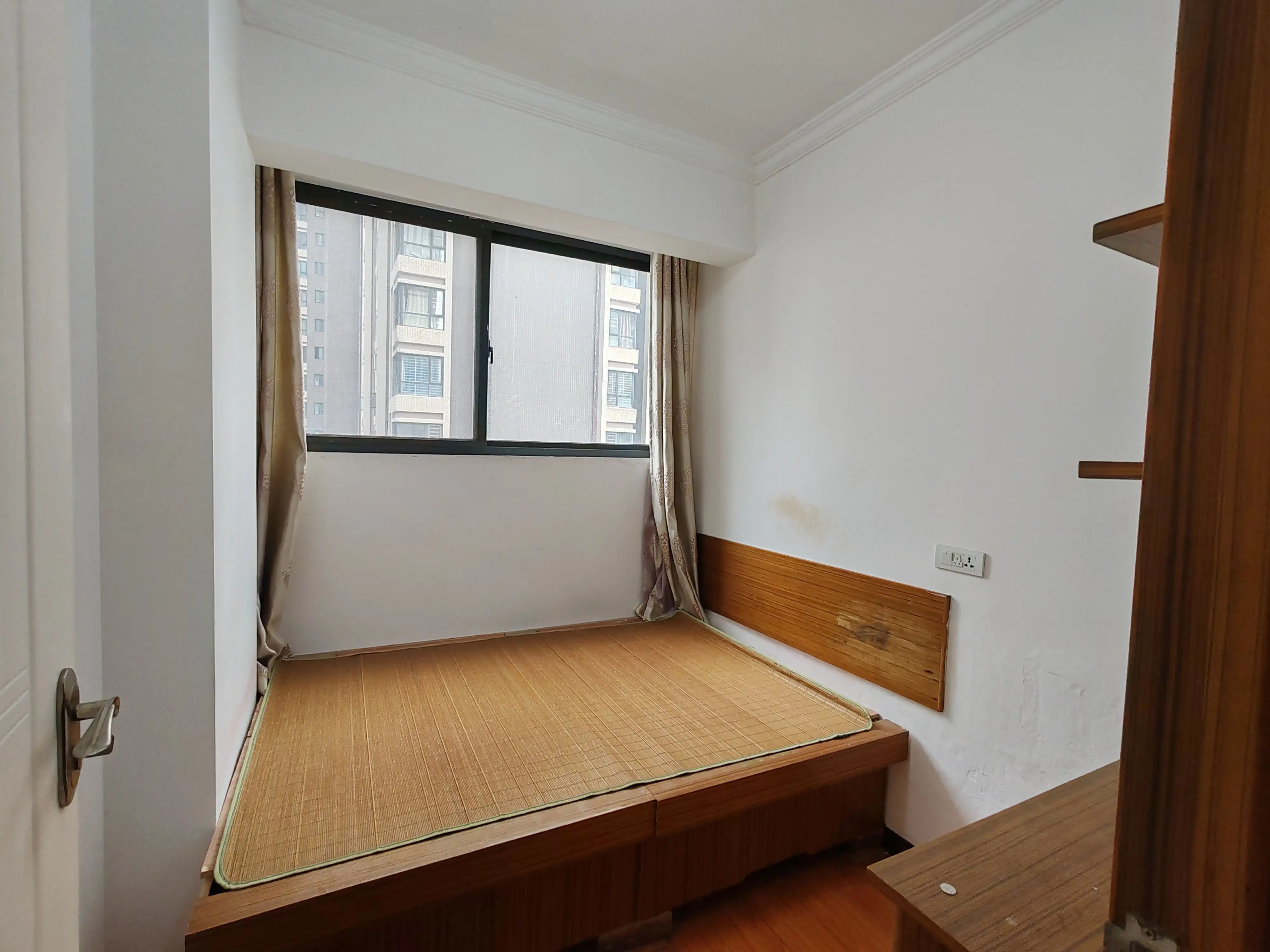 捡漏，和合国际，电梯中间好楼层，精装3房2卫，亏本出售