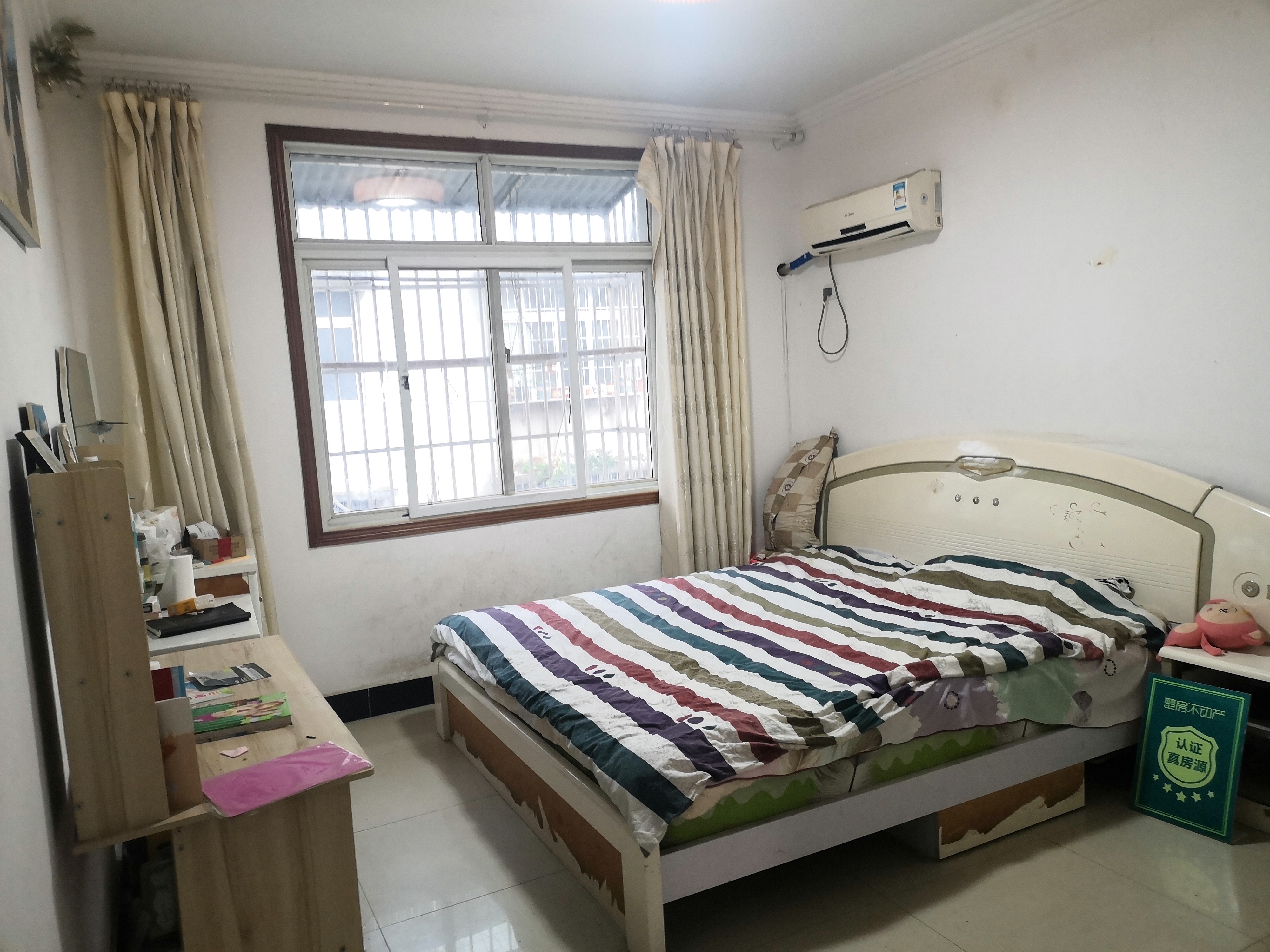 步行街旁润沁小区三室出租12000/年