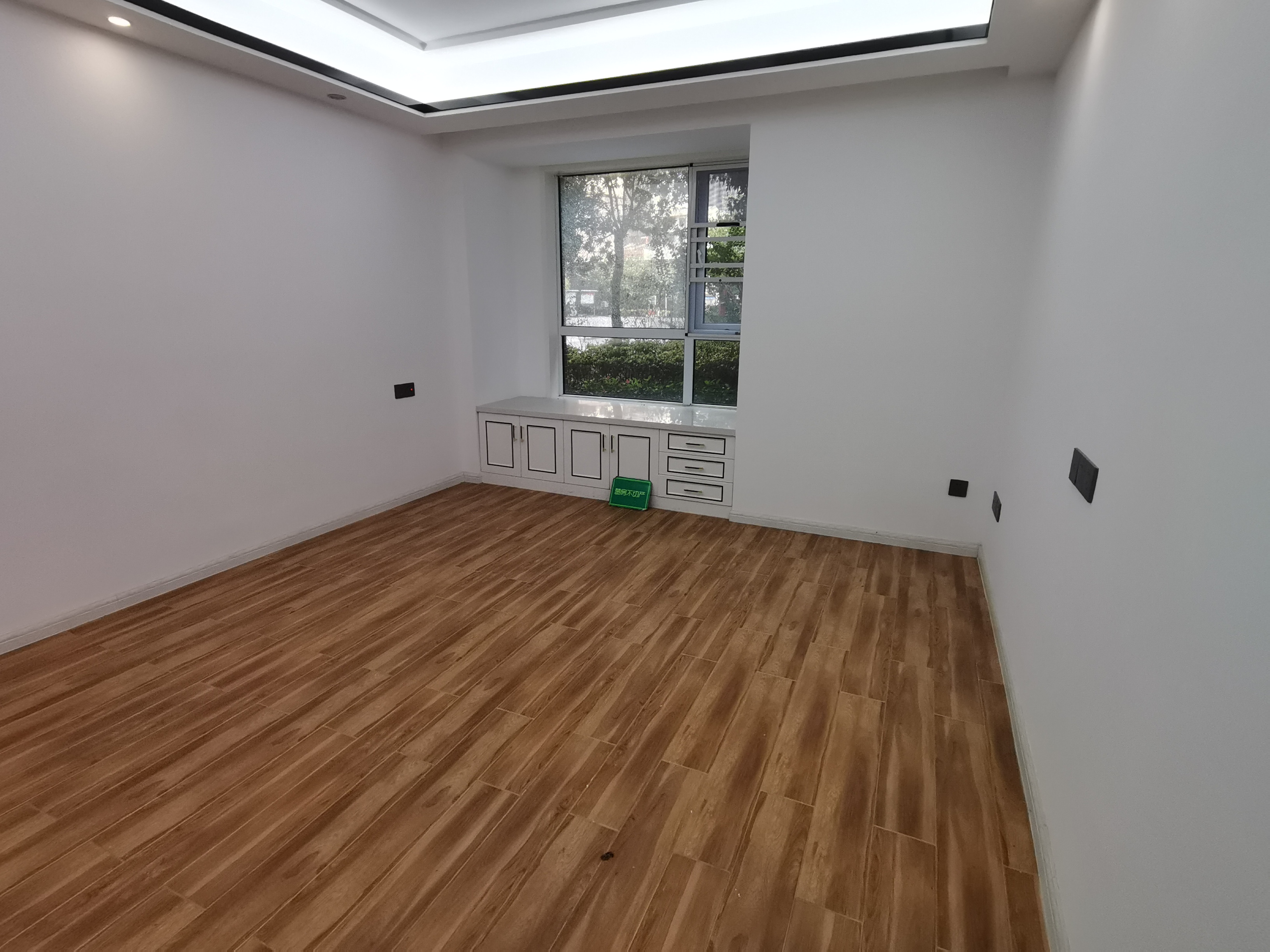 和合国际 精装一楼 户型方正 看房方便 房东诚意出售