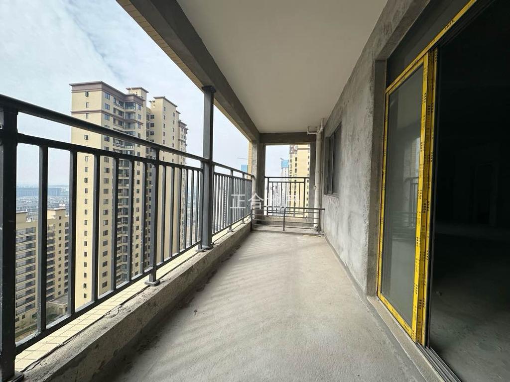 捡漏，城南，新城名都 ，高性价比 ，电梯入户 ，单价6400送车位， 电梯19楼 ，