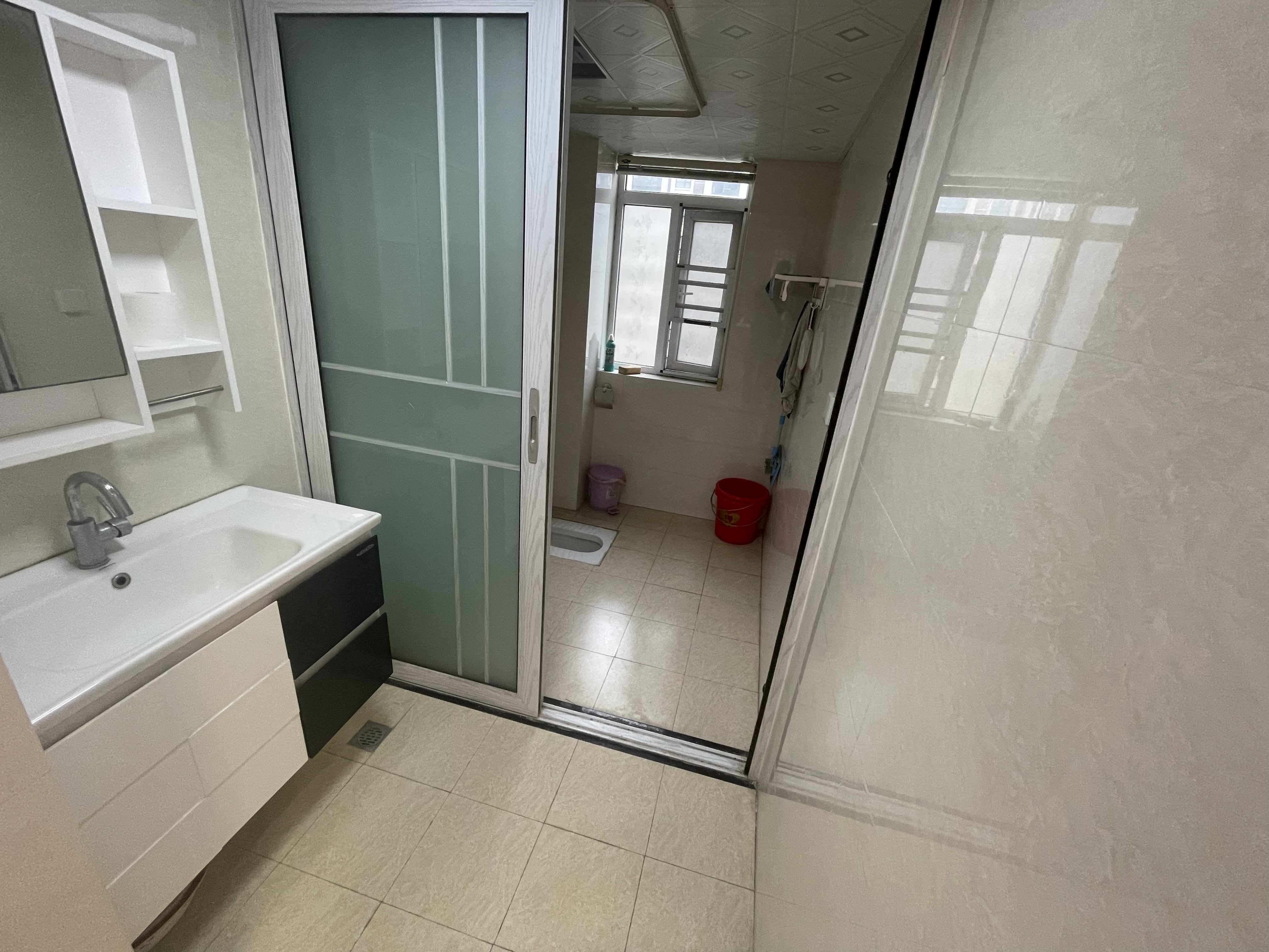 和合国际四期精装修带暖气片三房两卫很通透