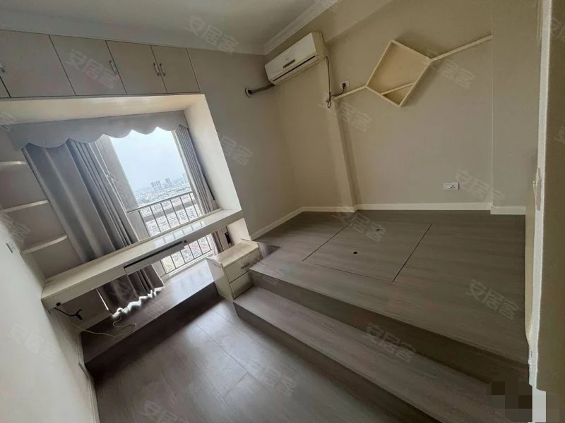 城南，福星城，精装三房两卫，装修奶油风，​单价4900千，中高层，证满二