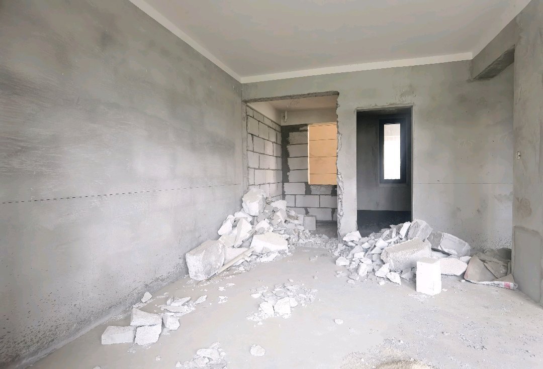 城西沔阳小汉口附近，祥生小高层毛坯四房，南向无遮挡，业主急售