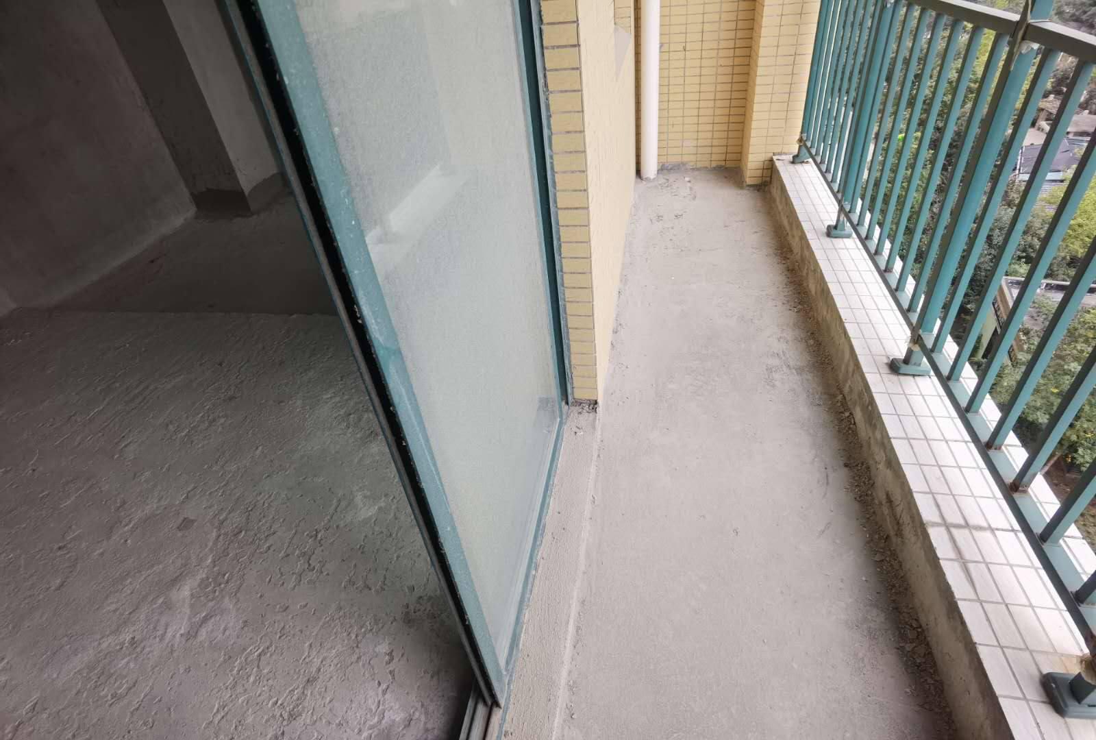 新城壹号毛坯大三房双阳台证满两年有钥匙看房