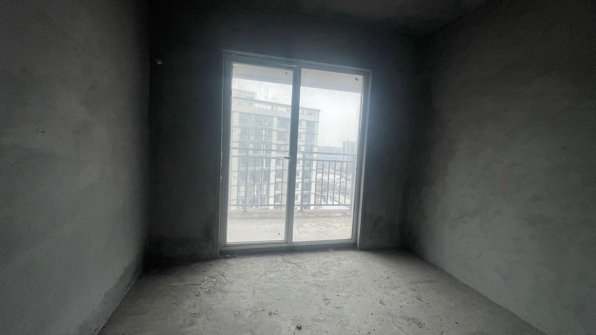 诚心出售，城南，蓝天白云，东边户，湖景房，单价5800，捡漏