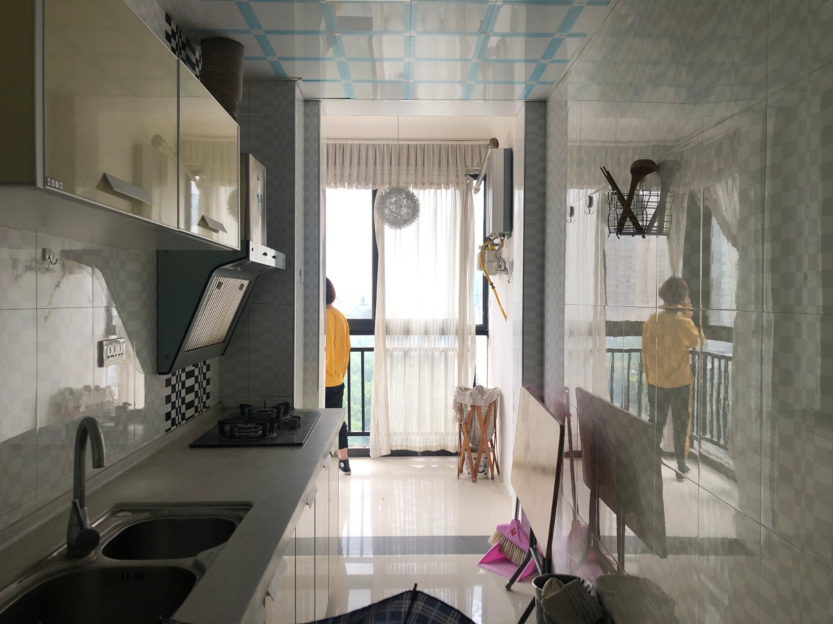 小区环境优美，房子装修的没怎么住人，就读仙桃 ，可 看房