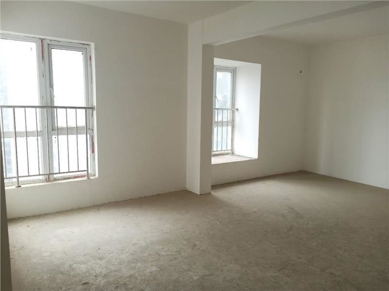 急售！城南福星城毛坯三房出售，电梯好楼层，看房方便！