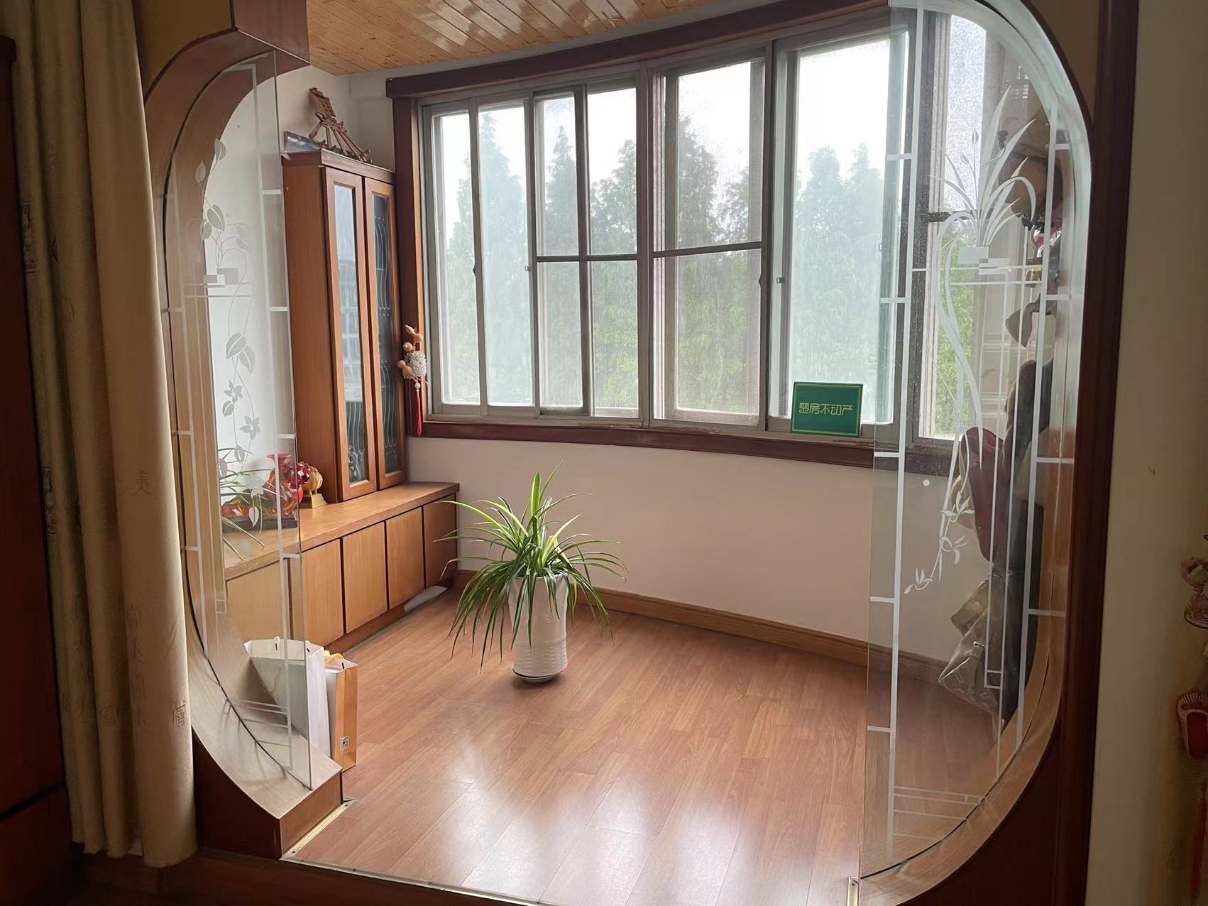 德政园精装3房2卫三个阳台步梯5楼业主诚心出售