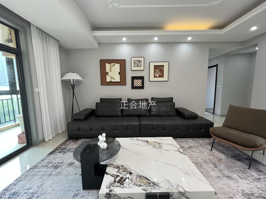 城南，忆美国际公馆，精装大四房，电梯5楼，装修成色新，单价4字出头，证满二