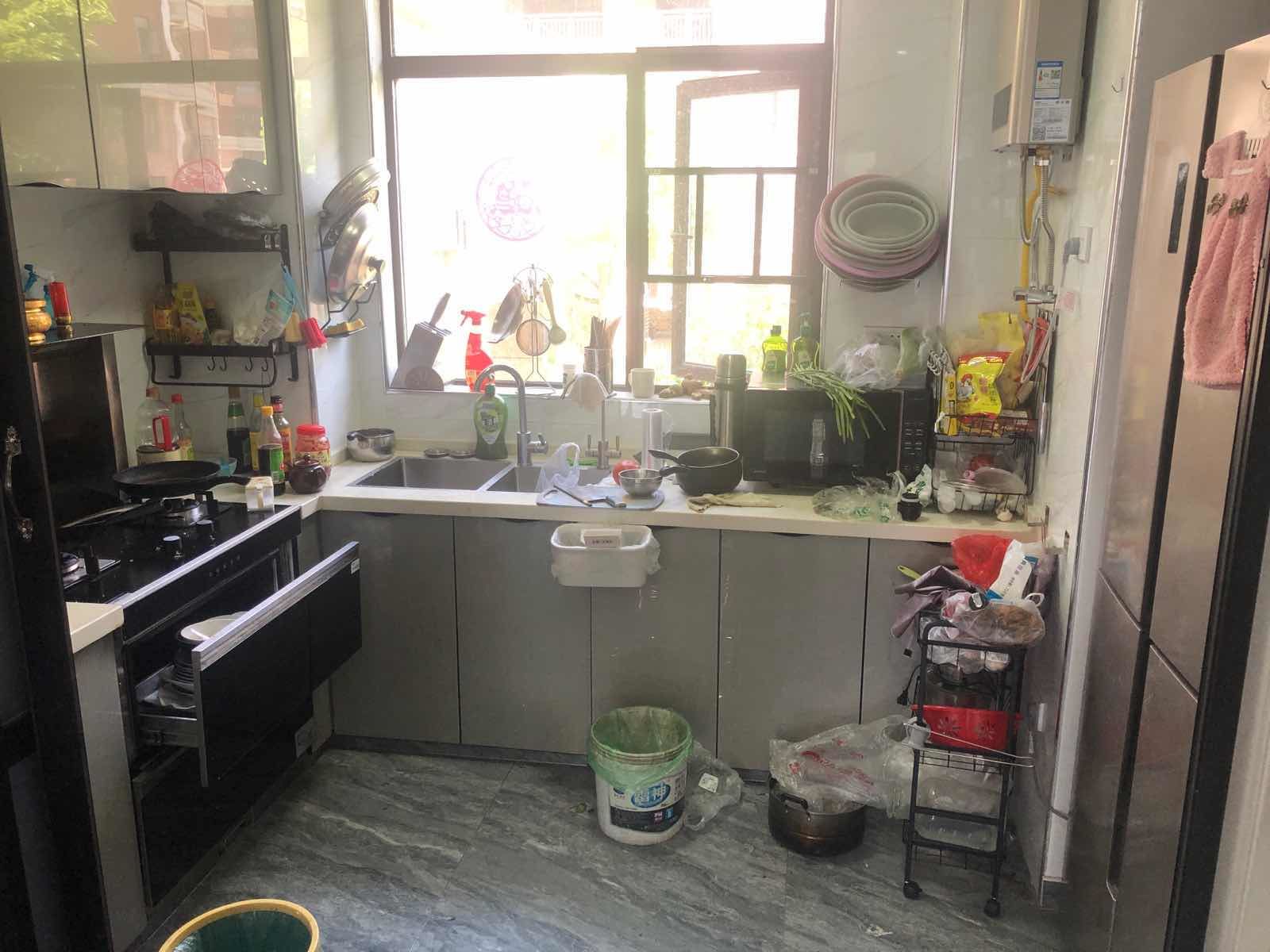 城南，新城一号五期洋房，复式楼，1楼带超大院子➕4个停车位，证满二