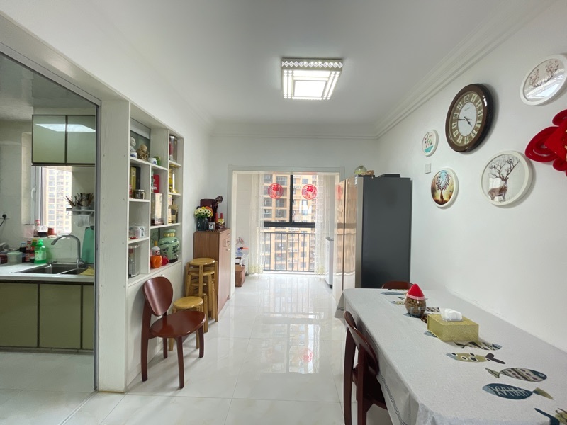 城西仙小旁，满庭春精装三房，边户双阳台，户型非常不错，成色还可以，现毛坯价出售