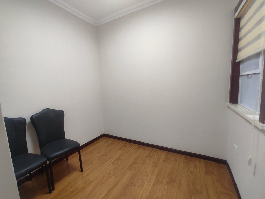 满庭春.精装供暖三房.中间楼层.证件满二.看房方便