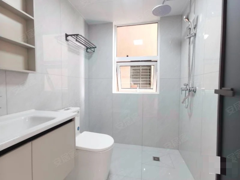 降价了，城南，元泰未来城B2区，湖景房，精装三房两卫，电梯好楼层19楼，