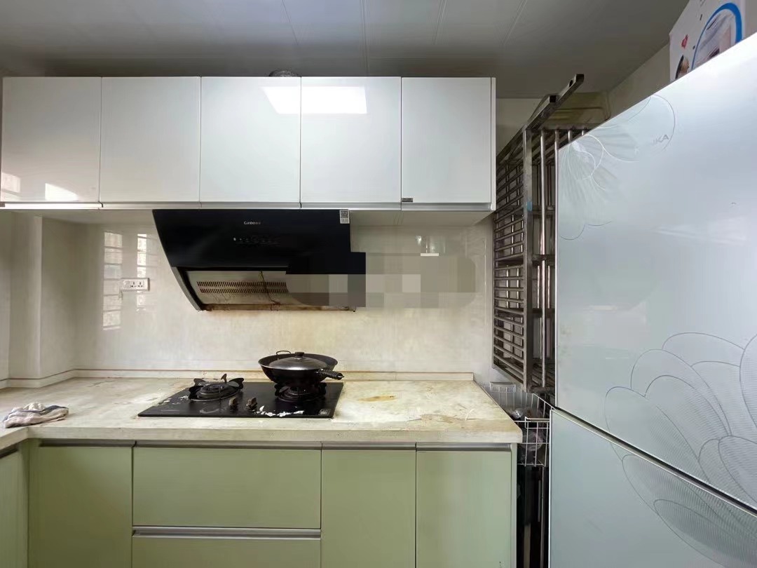 又降价了，房东急售，漫城林语，一中对面，边户，单价4500，好楼层，精装三房，看中了可谈