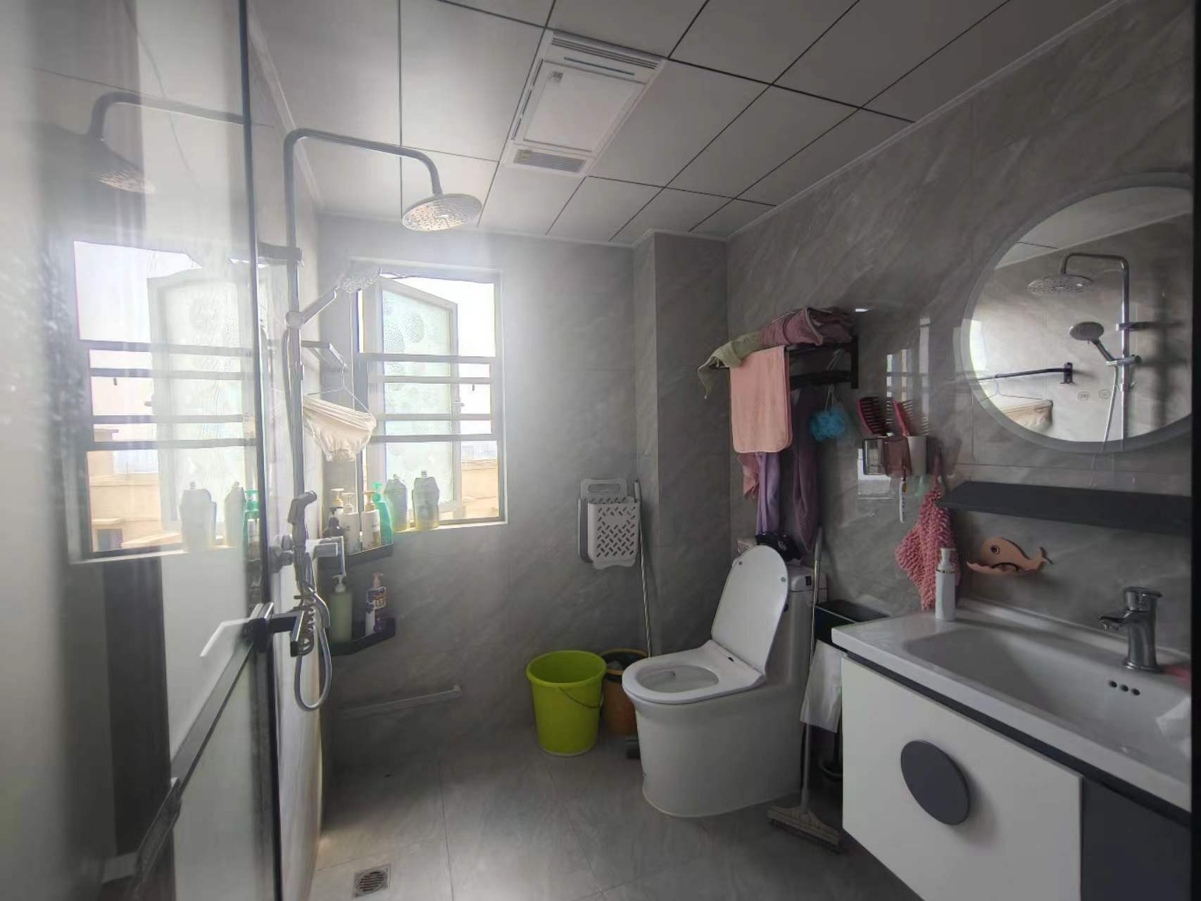 锦华手府.精装三房.中间楼层.看房方便