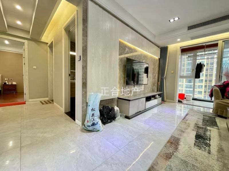 城南新城一号四期湖景房，精装大三房边户，全屋地暖，中央空调，中间好楼层，成色新证满二