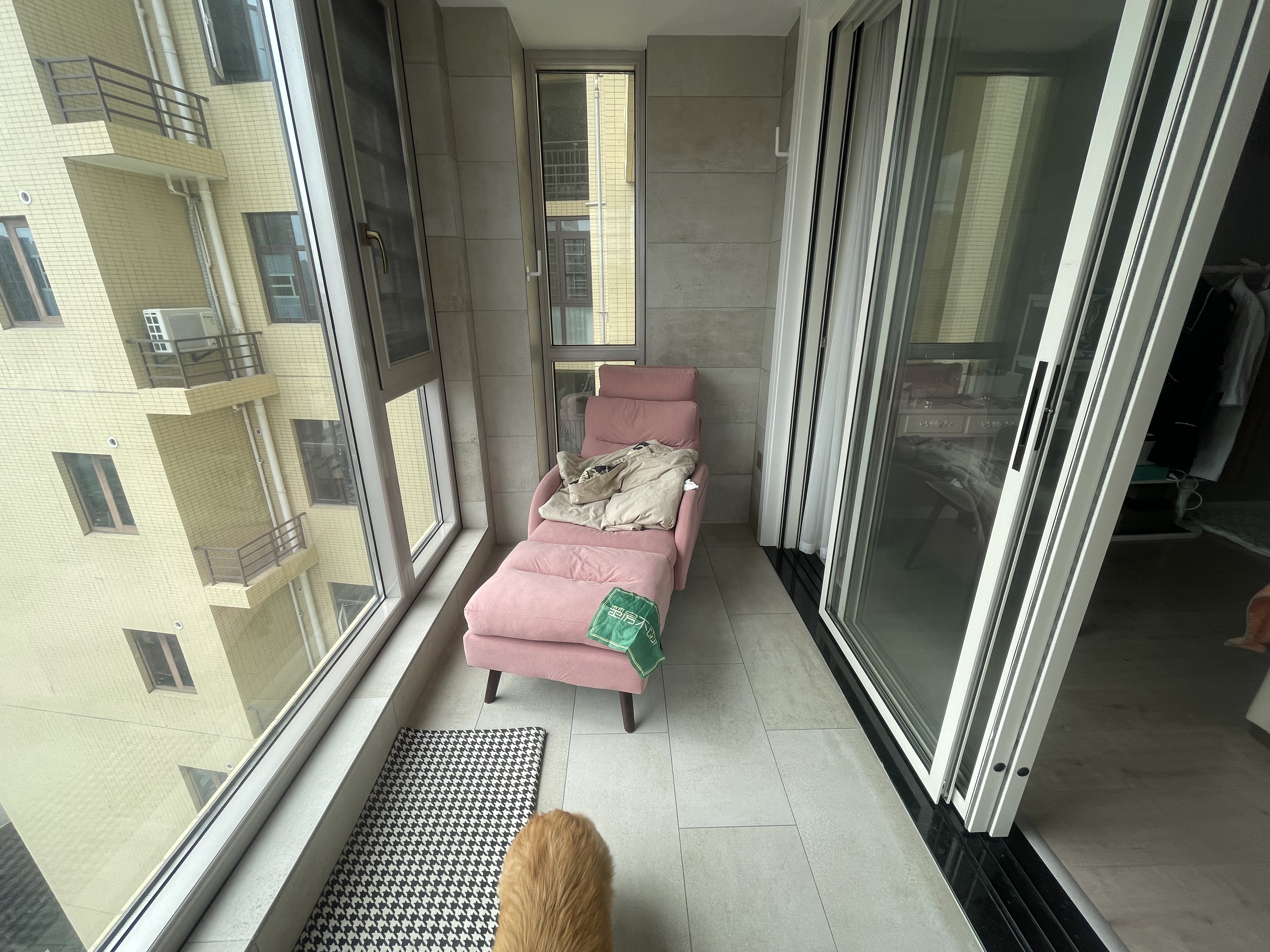 城南领秀城.精装三房.现代风格.边户.视野好采光好.小区绿化环绕.拎包入住