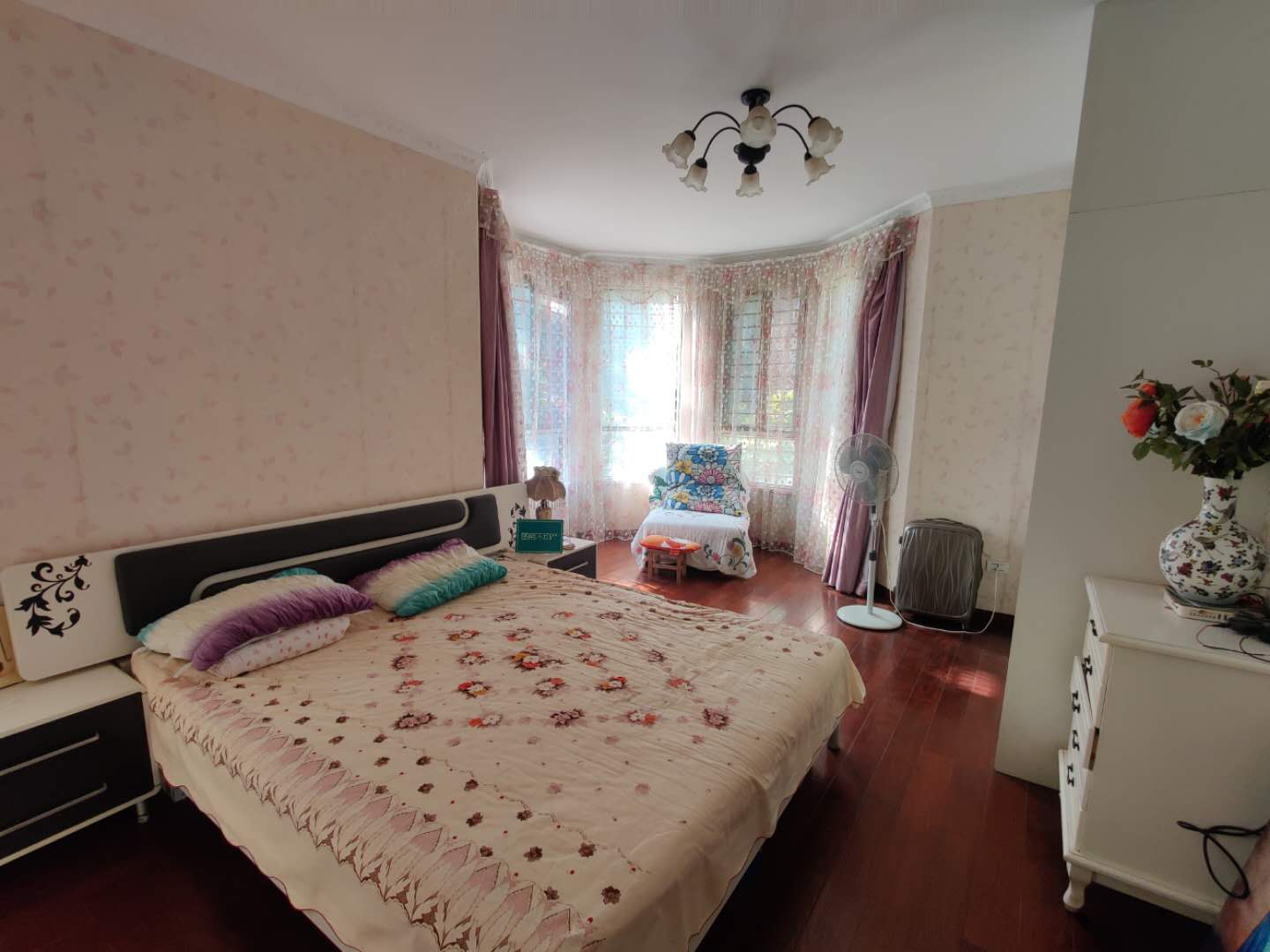 金诚花园 地段大户型南北通透家私全送满二税费低