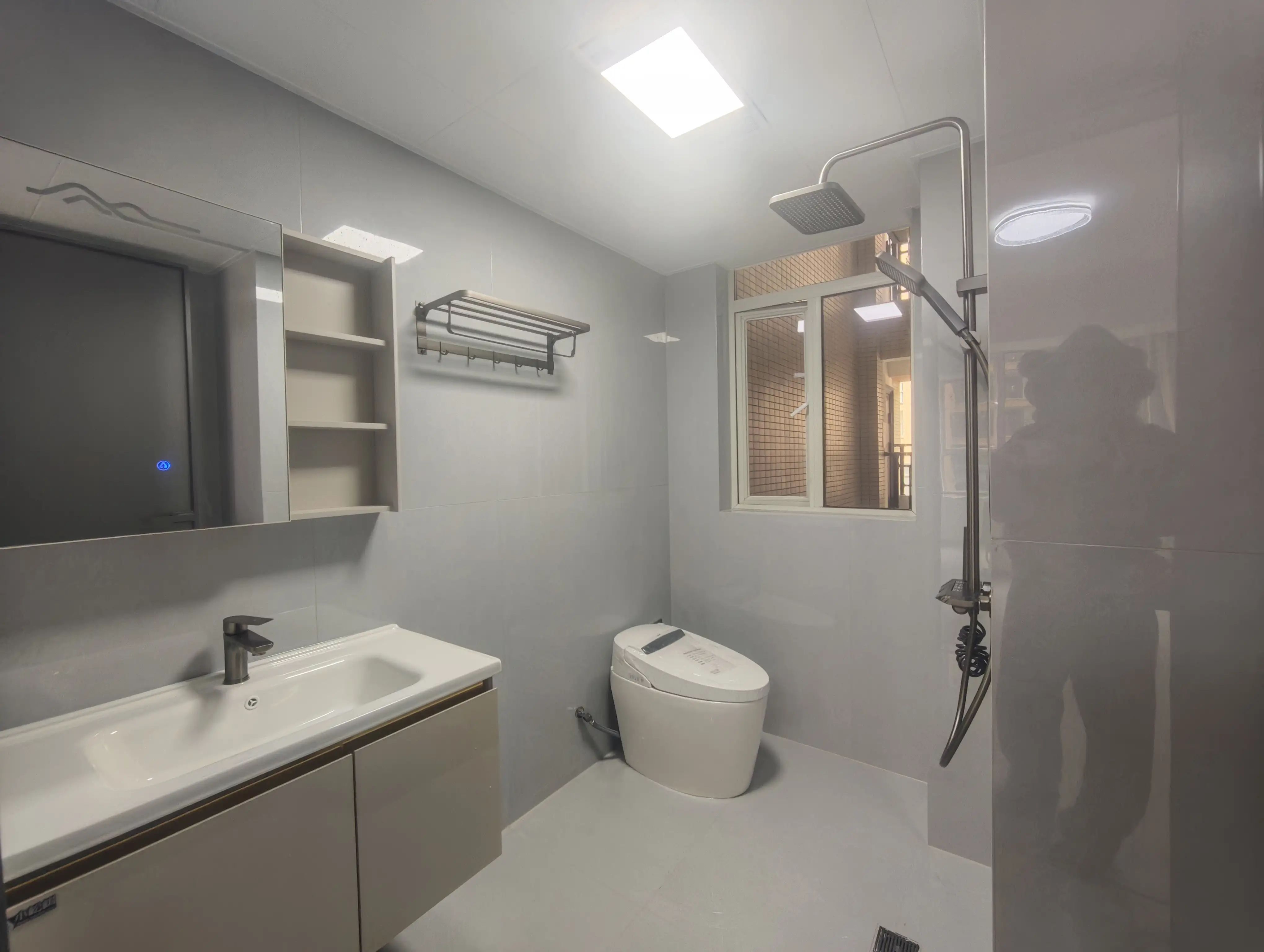 城南，沔阳天泽园，精装三房两卫，全新装修，证满二，诚心出售