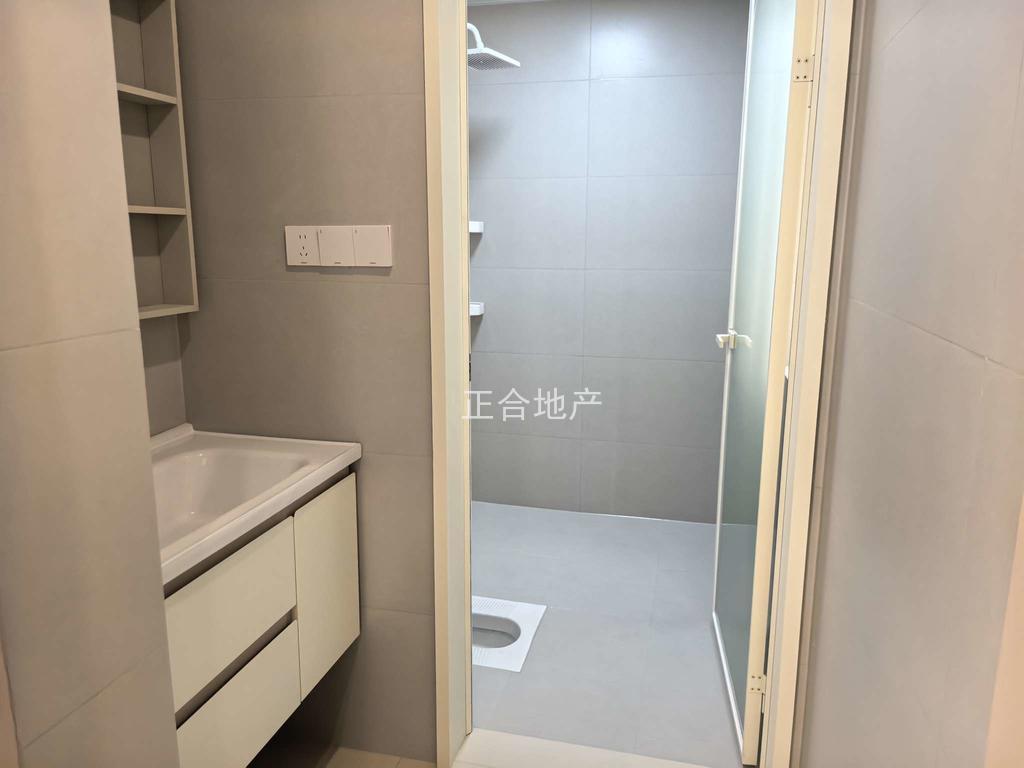 城南，森林国际城，电梯好楼层，证满二年中央空调，家电齐全，诚心出售