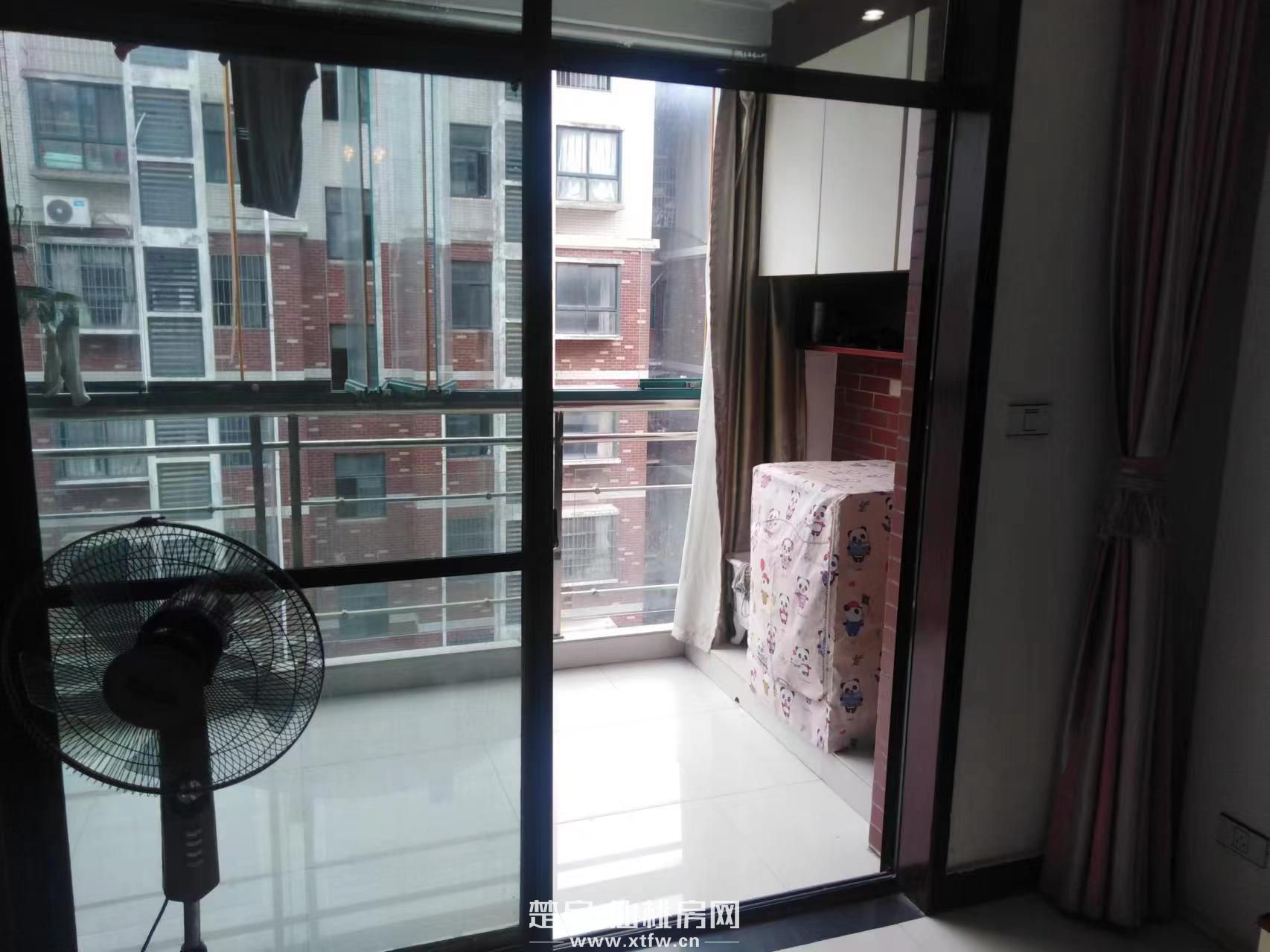 仙桃四中旁东城花园精装三室两厅两卫出售