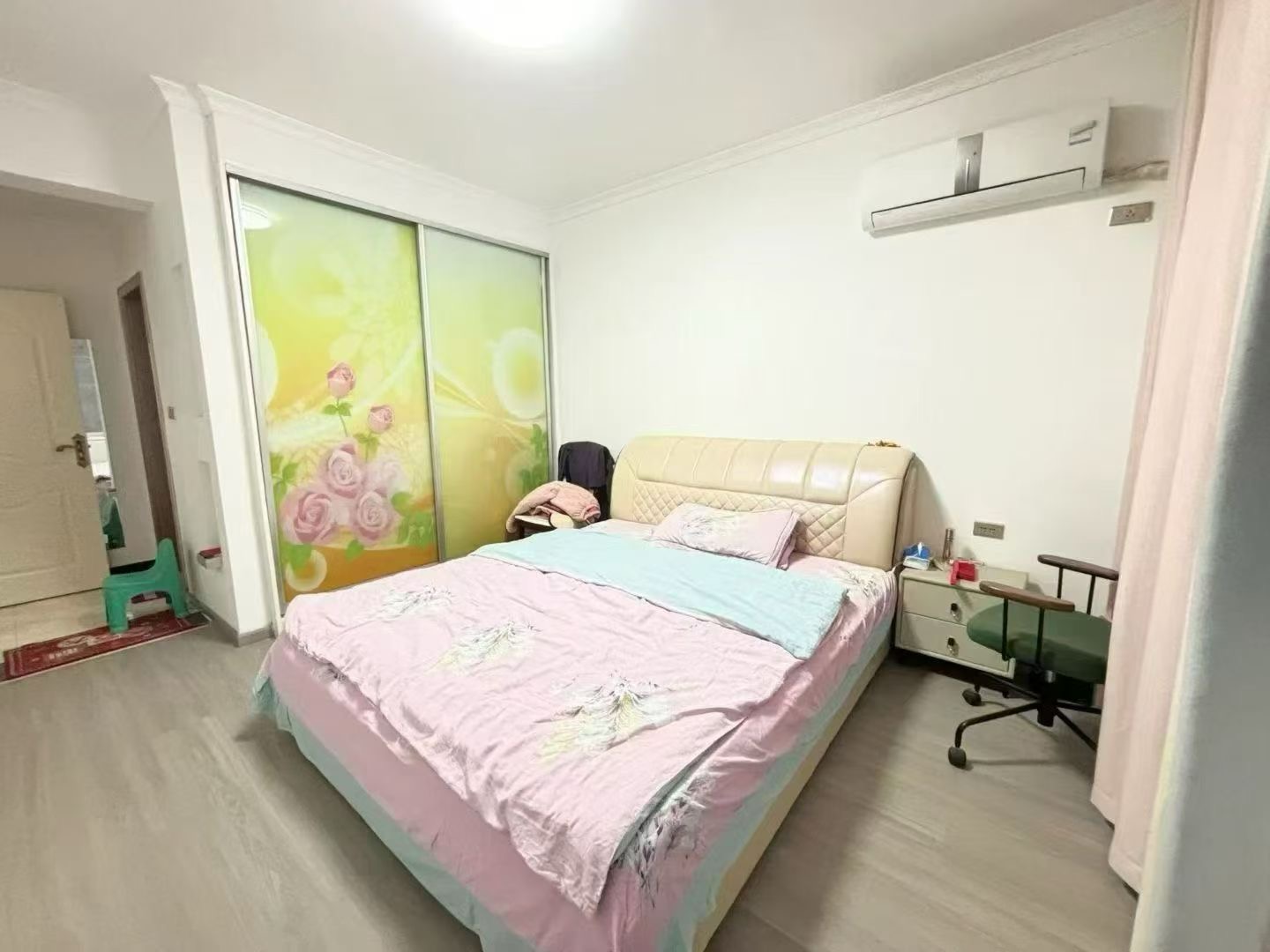 捡漏，实小旁，精装三房，步梯二搂，南北通透，诚心出售