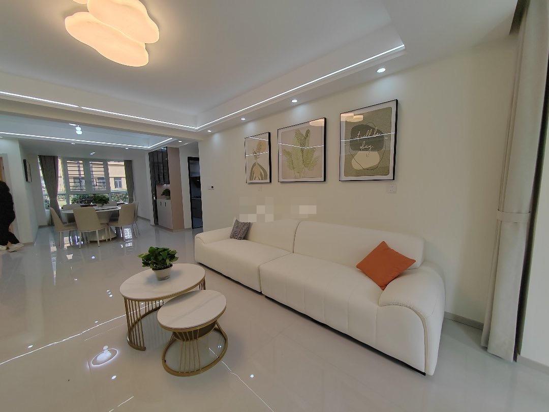 城南沔小旁，颐和公馆，全新精装大四房，送50平花园，带院子，证满二，双阳台