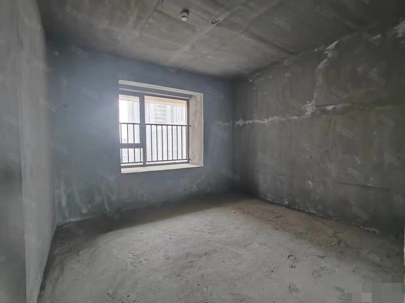 房东亏本出售，荣怀边户5300，​四房，好楼层，证满二，南北双阳台