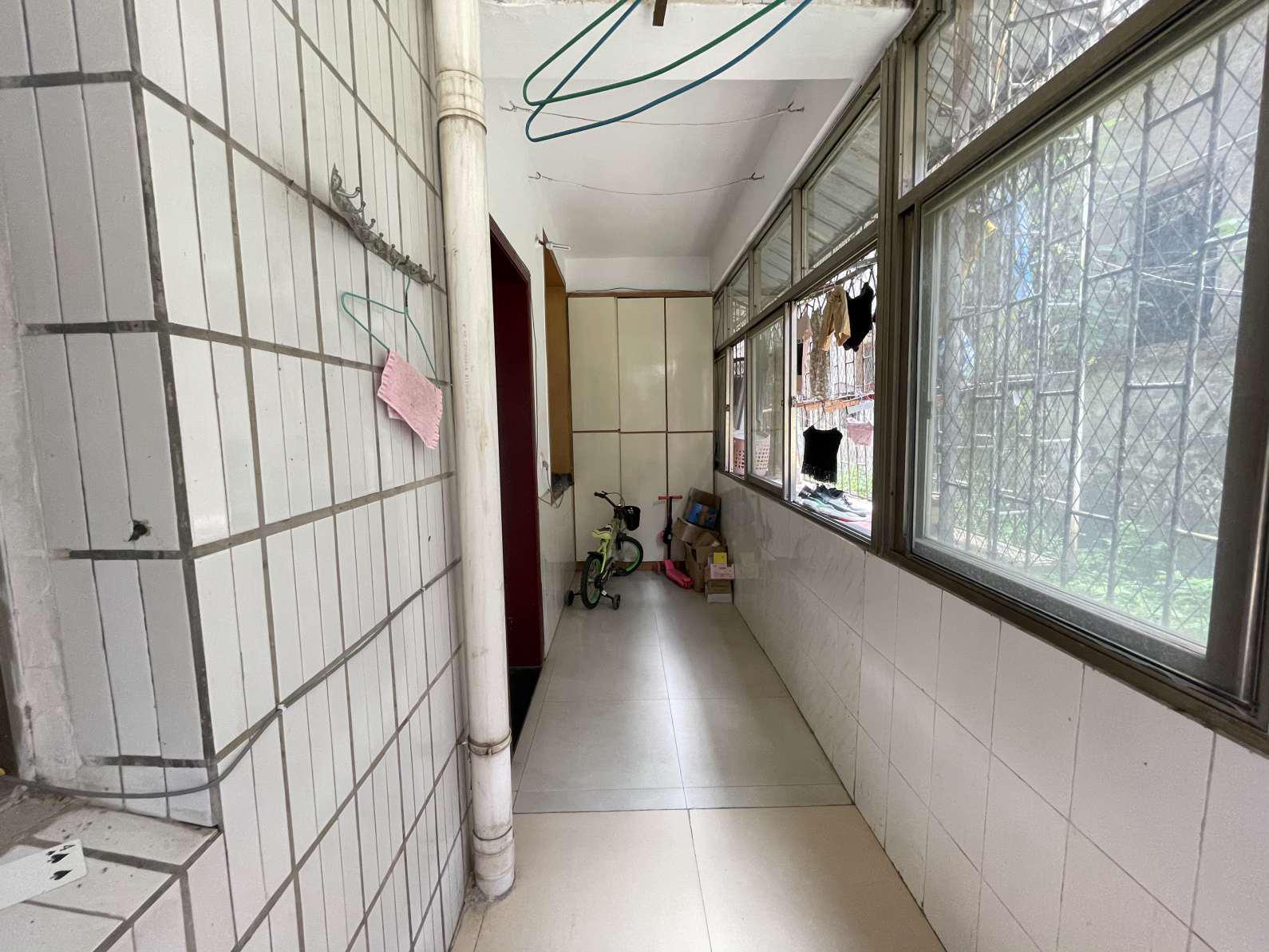 物贸宿舍武商附近