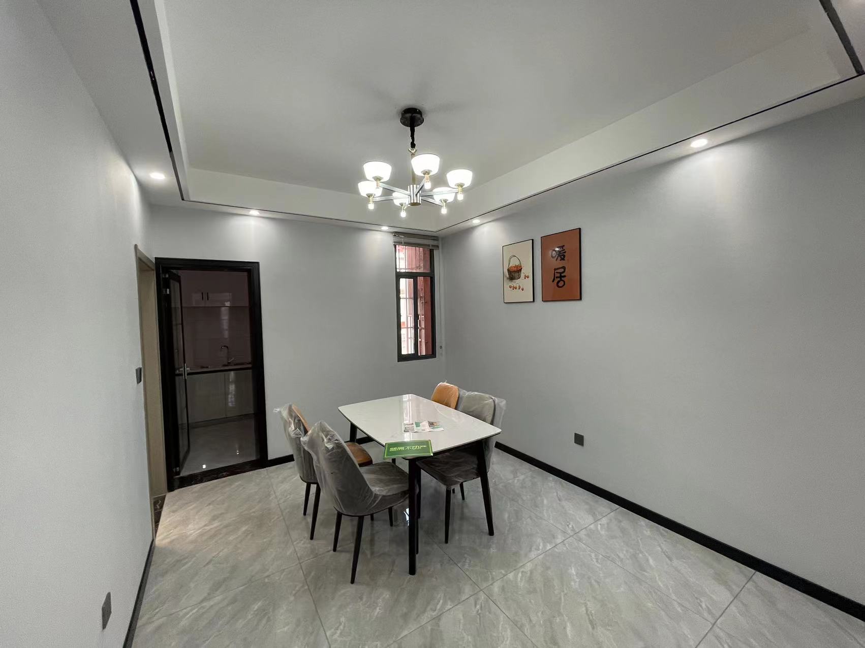 商城旁，华宝芙蓉花园，全新装修三房，步梯中层，证满二，看房方便