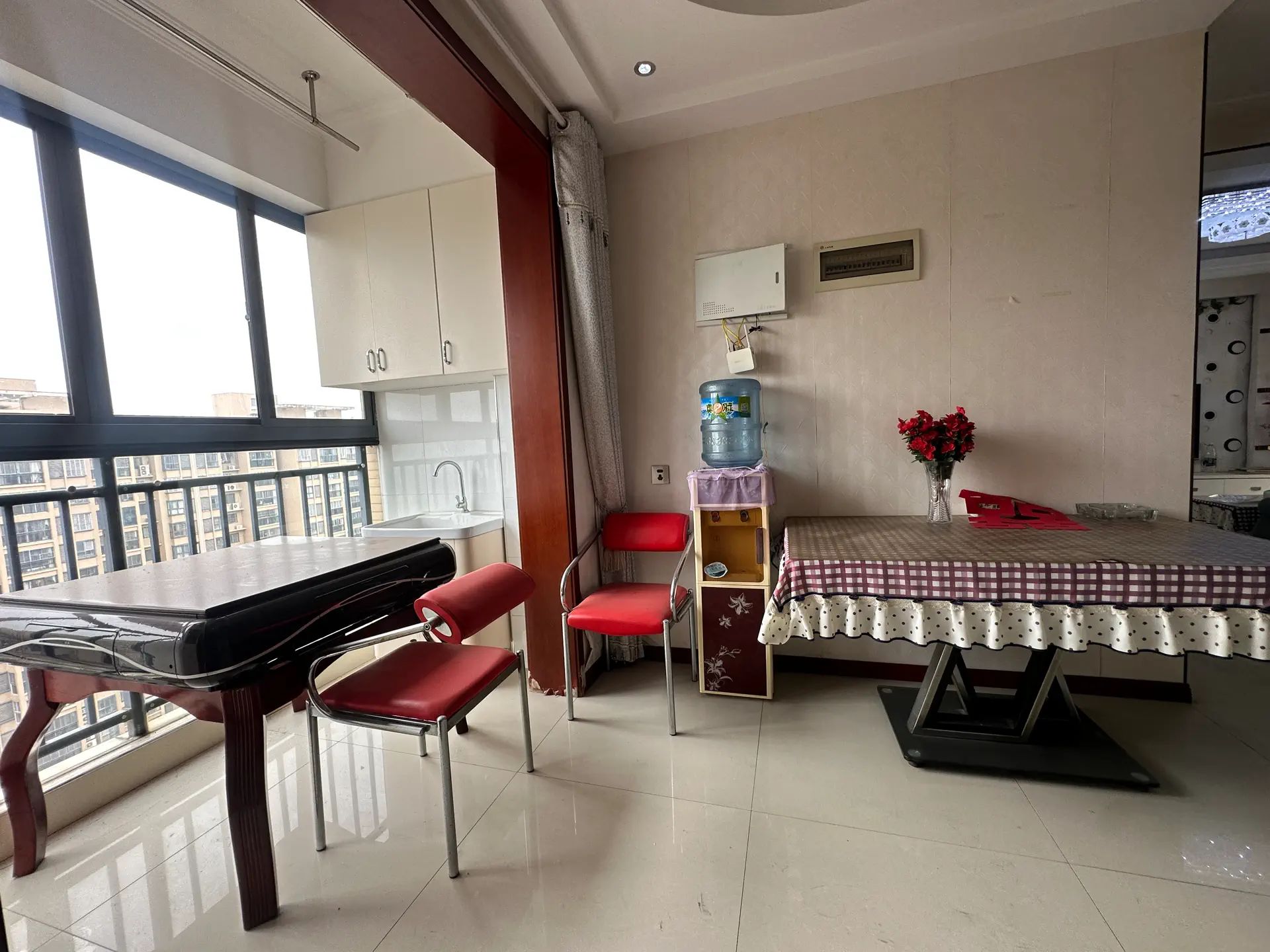 一中旁精装四房，边户，不介意顶楼看过来，地板价！