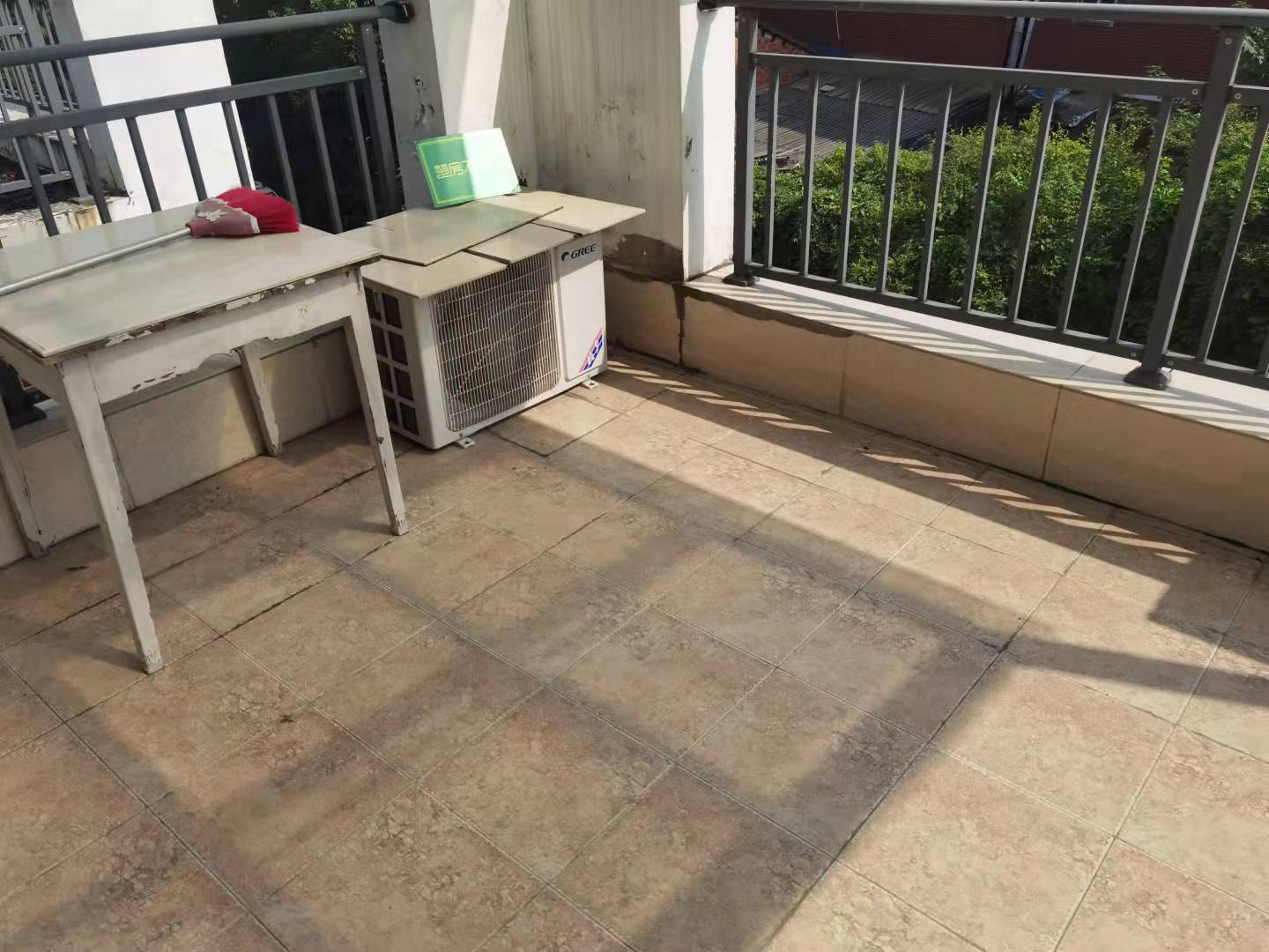 西郊庄园乡野别墅乡村花园壕装联排别墅，一线水景，装修花了100多，养花养草可钓鱼