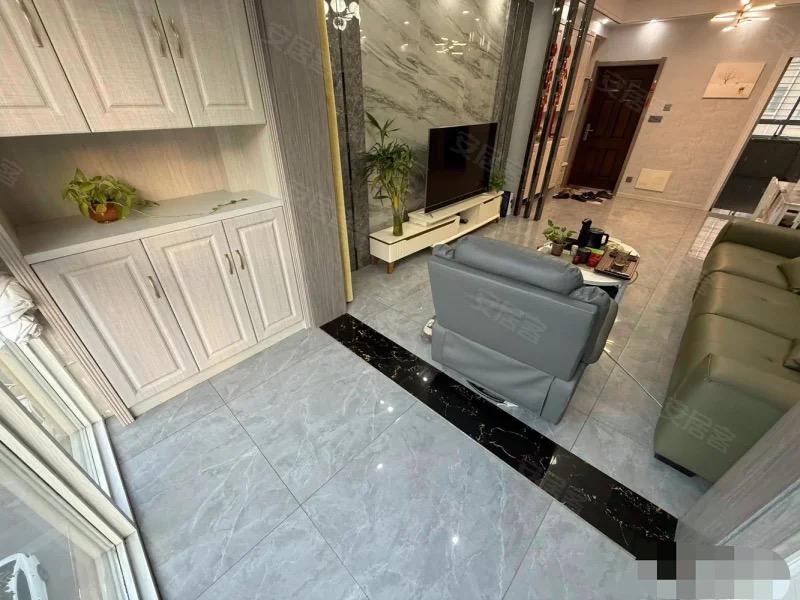 319，大洪实验二小旁，英伦名邸，电梯小高层，精装3房，保养成色好，证满二