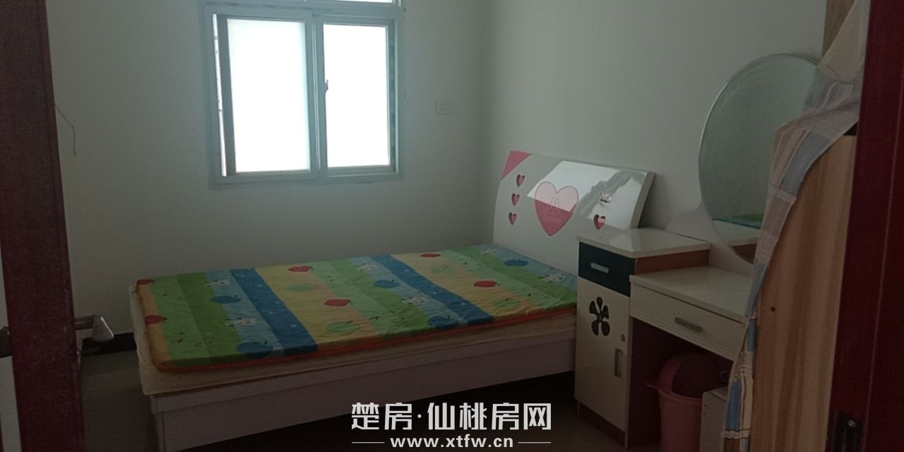 西桥石码头社区附近，精装俩房陪读在合适不过，出门既公交站，交通便利，拎包入住