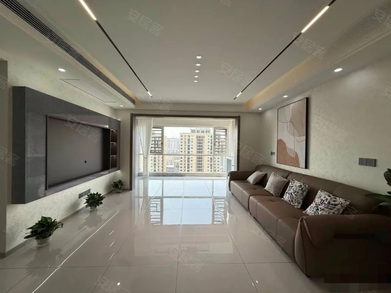 城南，福星城，电梯好楼层16楼，全新精装三房二卫，证满二