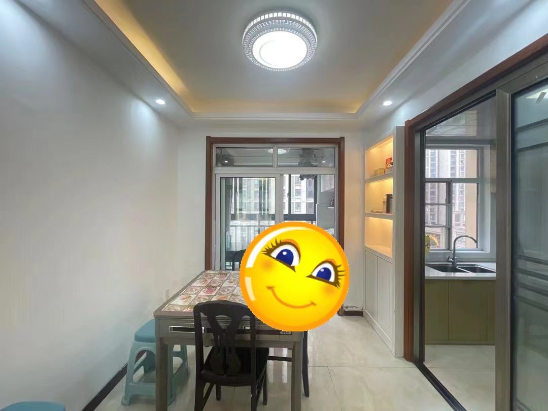 74，房东急售，降价10万，元泰未来城边户双阳台，捡漏价钱，精装三房