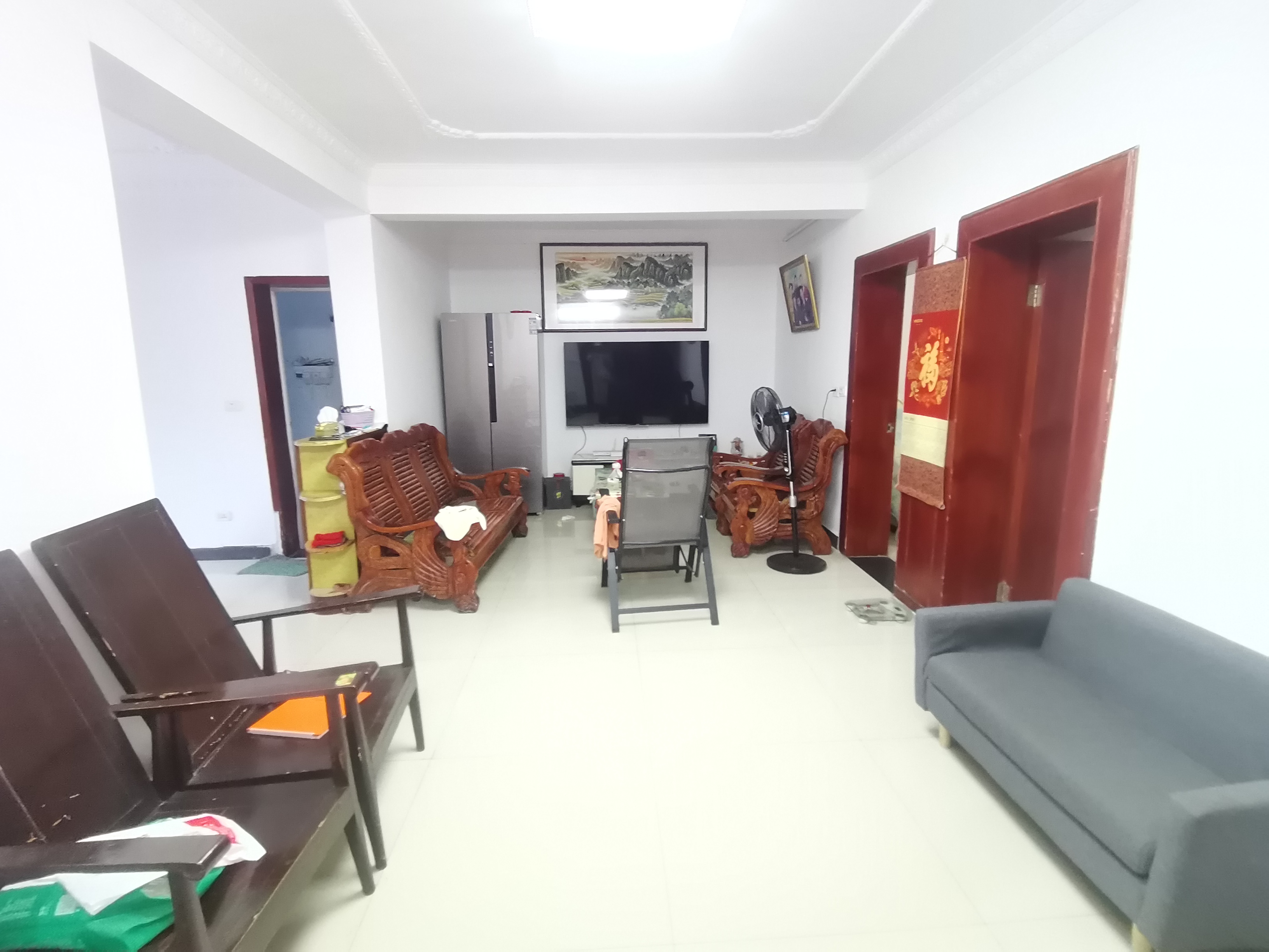 商城旁一招宿舍.出门就是學笑.证件在手满二.看房方便