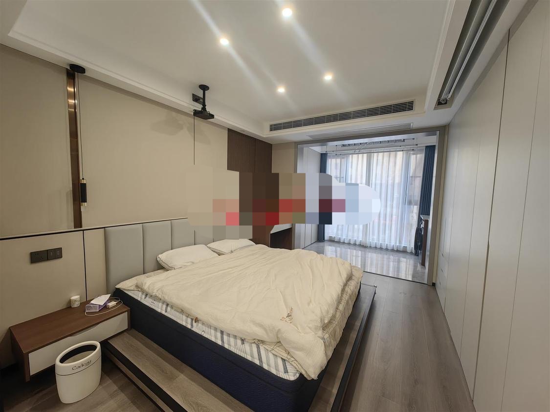 422，城南，新街，精装一室一厅，成色新，诚心出售，