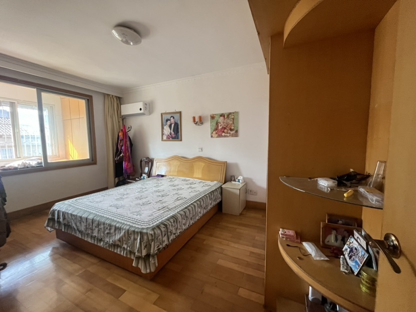 捡漏，武商旁边，精装大四房136平，有证，一口价25万