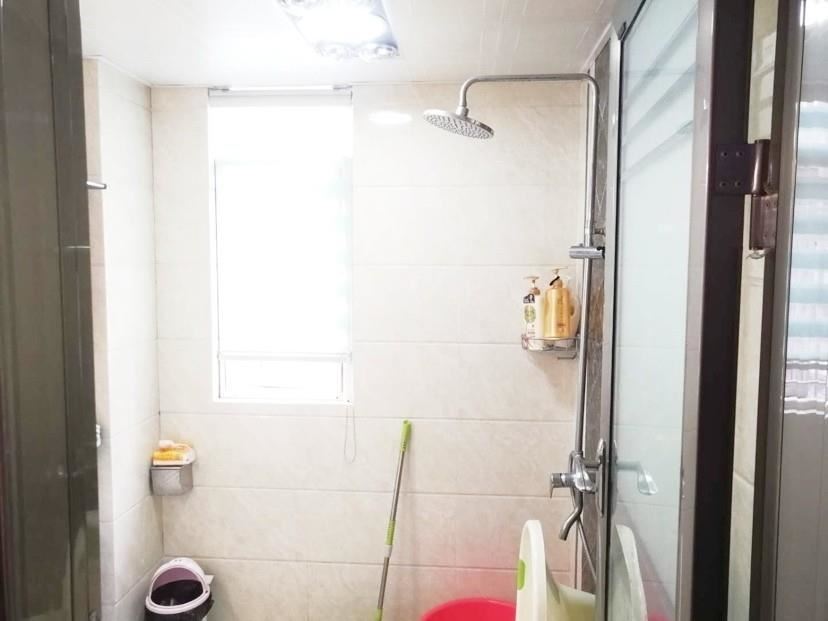 和合国际精装三房，装修的房子只卖毛坯的价钱，电梯中间楼层证满两年看房方便