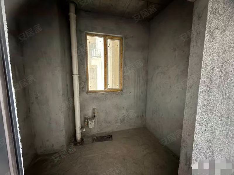 吾悦旁，朝阳丽景，12楼，单价6字头，大阳台，毛坯三房